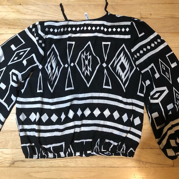 Black and white patterned faux wrap top - Picture 3 of 5